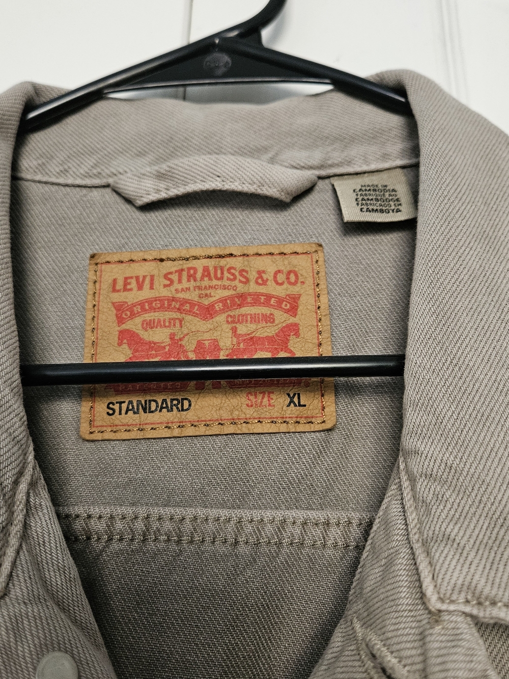 Levi's Men's Taupe/Beige Button-Front Trucker Jacket - Picture 3 of 5